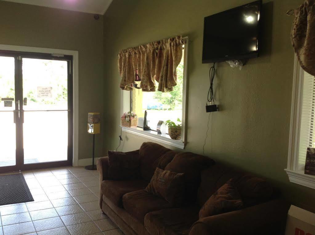 Super 8 By Wyndham Picayune Exterior foto